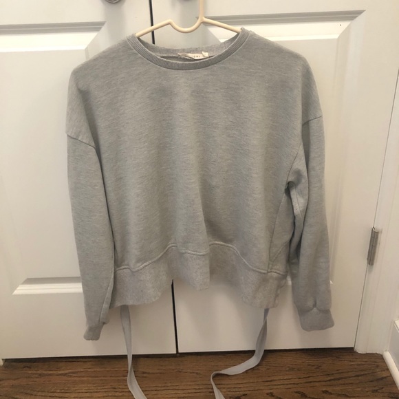 Cropped High-Low Sweatshirt - Picture 9 of 16